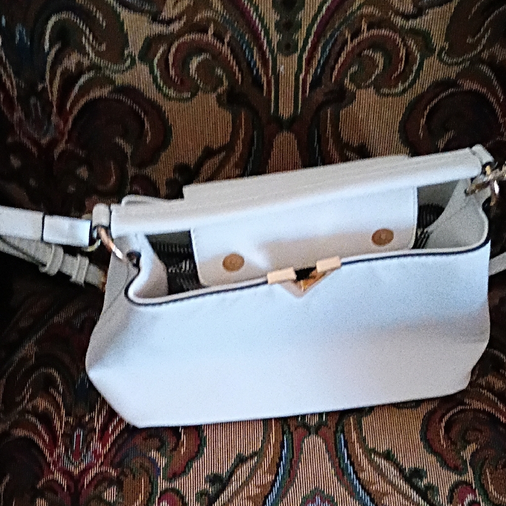White Mountain Elegant White Crossbody Bag